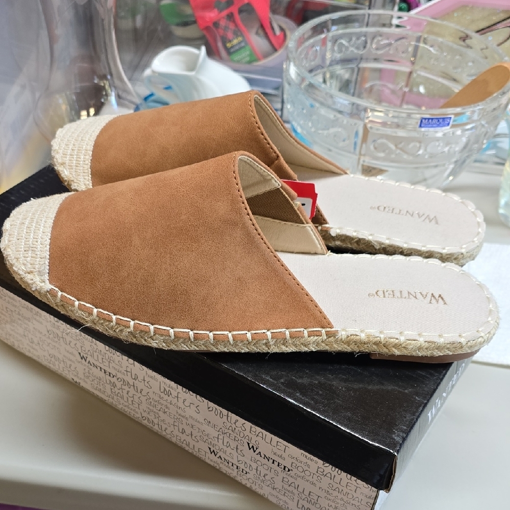 Wanted Baroness Slip-ins